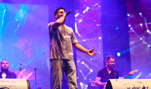 "الحر" يفتتح الدورة الـ21 لمهرجان الشواطئ في طنجة بحضور جماهيري كبير