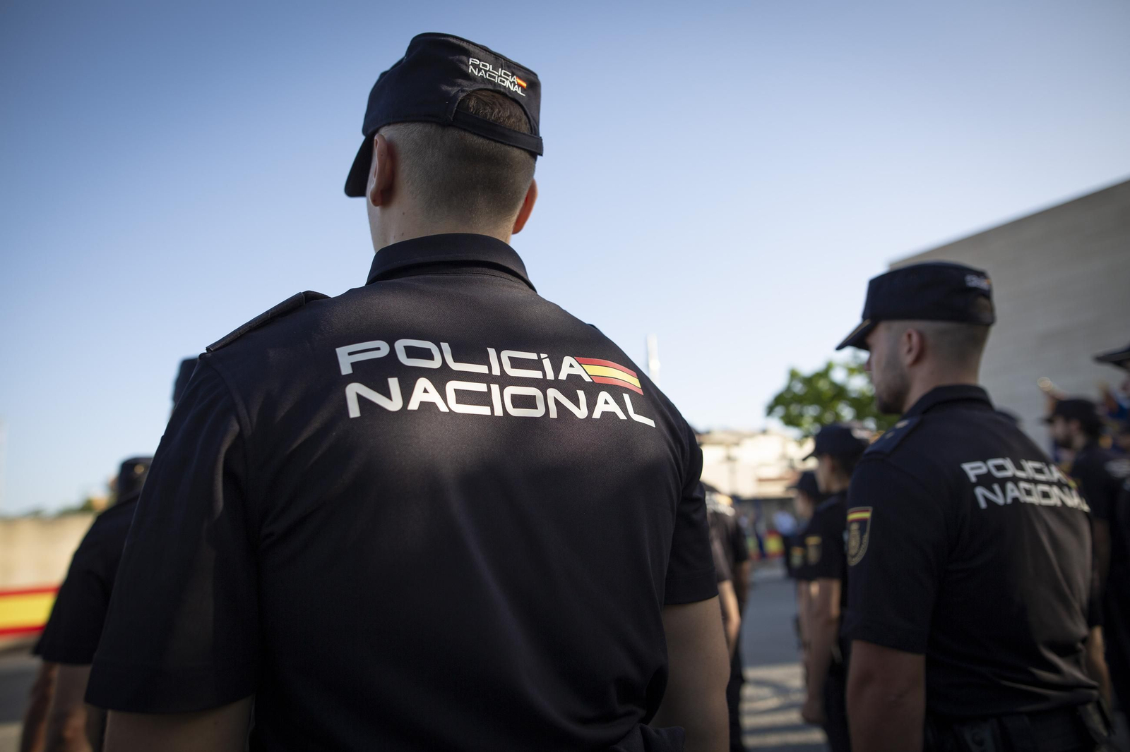  دعا لتطبيق "الشريعة" ورفض الولاء للدولة.. إسبانيا تُرحل إماما مغربيا مقيما على أراضيها 