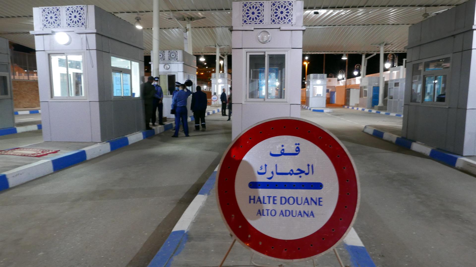 لإبقاء باب الرسائل "مفتوحا".. الحكومة المغربية ترفض التعليق على أسباب إيقاف الجمارك التجارية في مليلية وسبتة