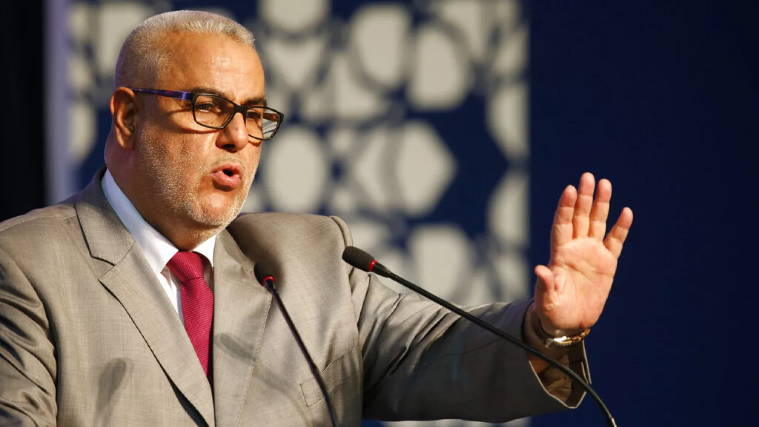 بسبب الغياب عن جلسات المساءلة البرلمانية.. ابن كيران: أخنوش لا يحترم الدستور وربما علينا أن نتابعه قضائيا أو نطلب التحكيم الملكي