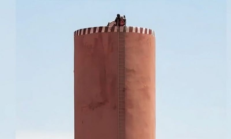  سلطات بني ملال: مُعتصِم أولاد يوسف يرقد في العناية المركزة.. والدرك تدخل لإنقاذه بعدما أصبح يشكل خطرا على الغير 