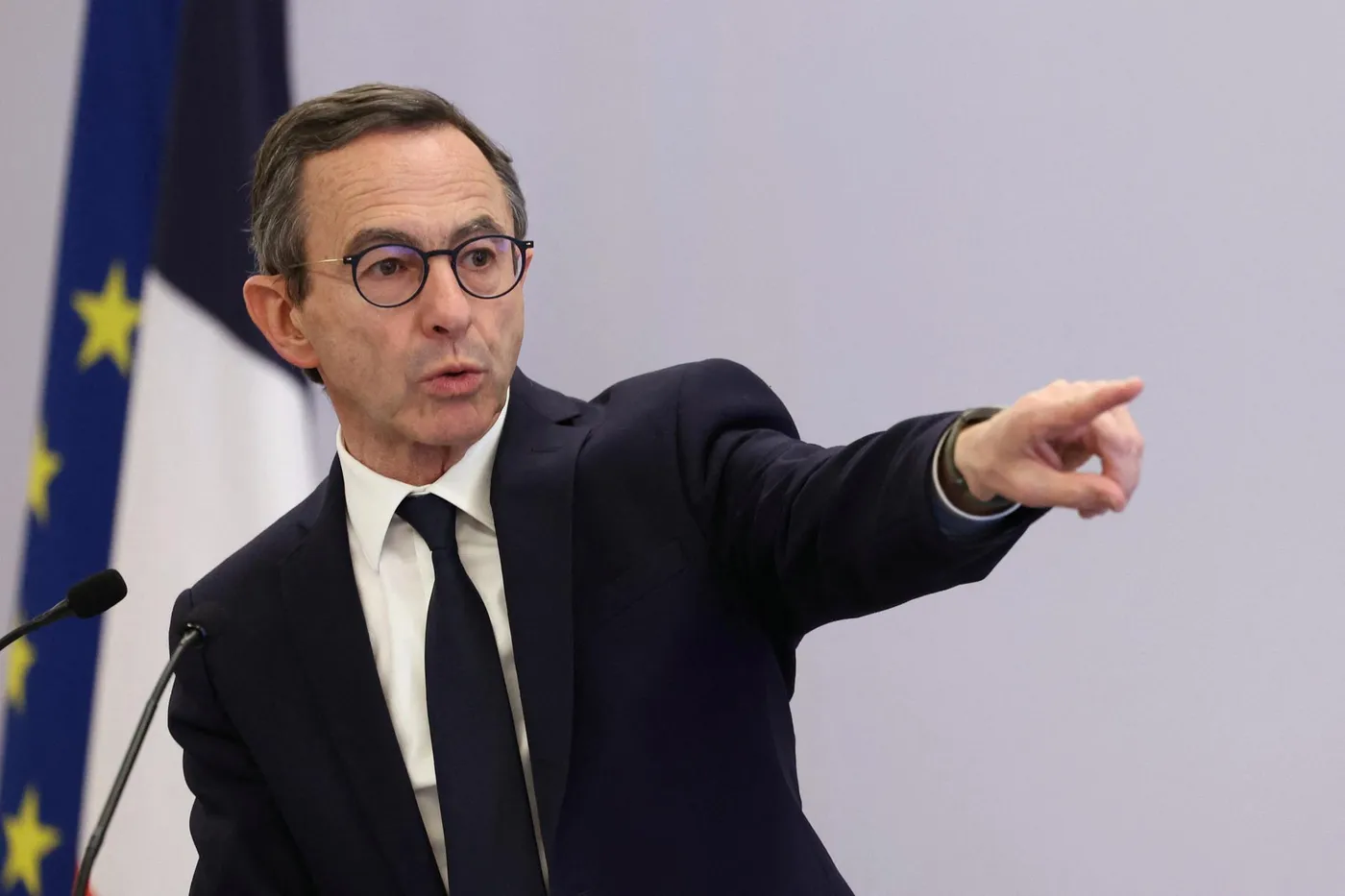 تقييد تحركات الدبلوماسيين الجزائريين في فرنسا.. ريتايو يتشبث بقراره ويعتبره ردا على إجراء مماثل قامت به الجزائر