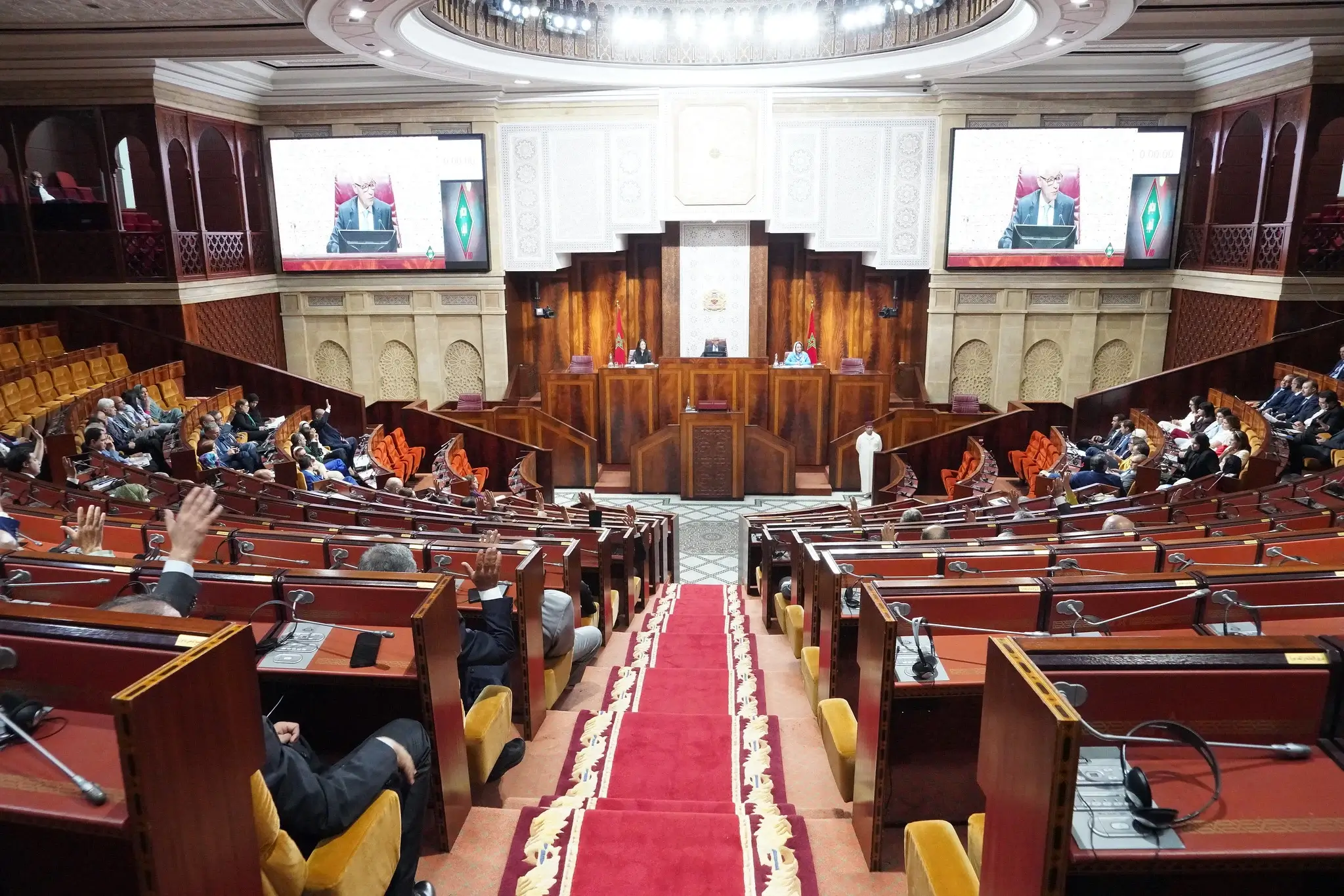  البرلمان يتبنى مشروع قانون يتيح للأبناء الاستفادة من أفضل نظام تأمين صحي يتوفر عليه أحد الأبوين 