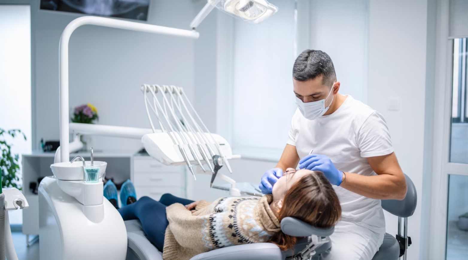 بسبب عروض "تنافسية" في مراكش.. هيئة طبية إسبانية تحذر من سياحة تجميل الأسنان في المغرب