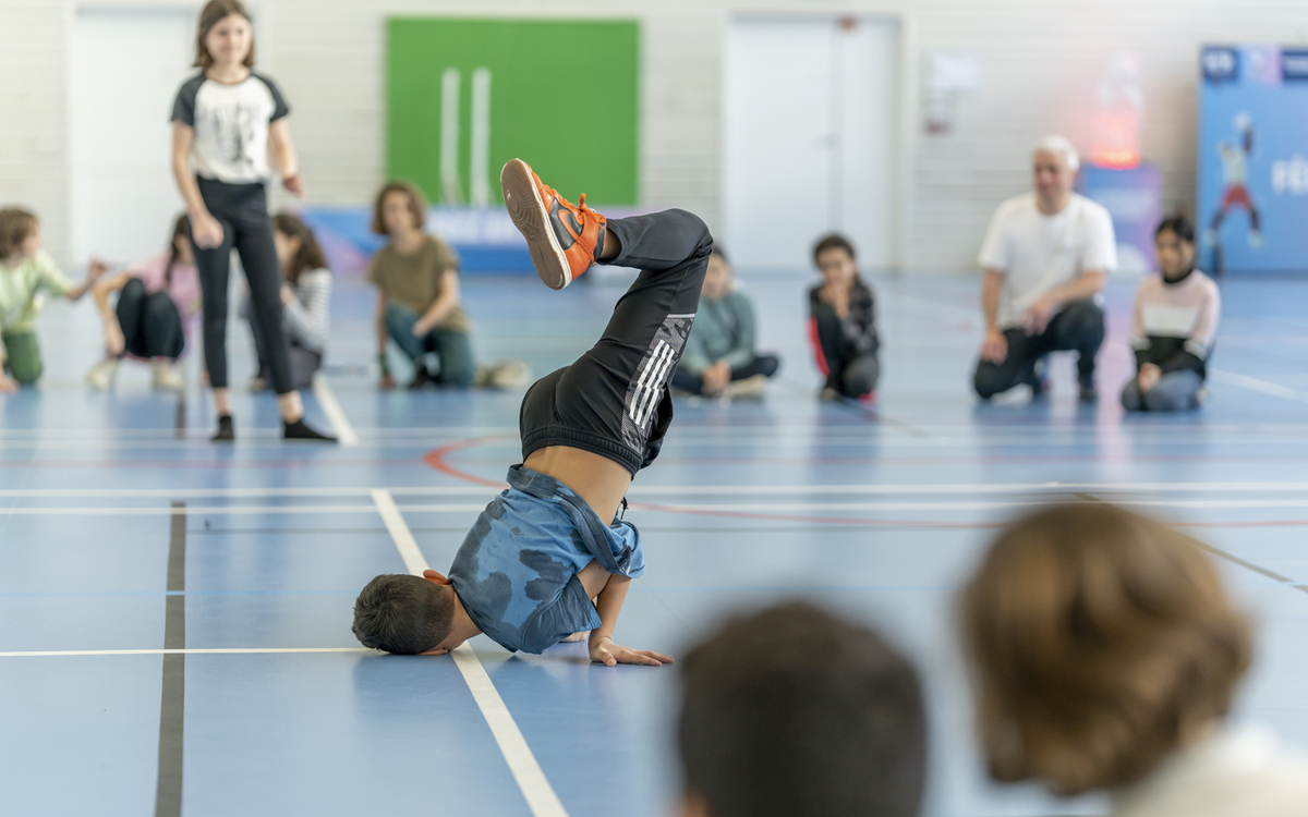 وزير التعليم يفرض على أساتذة التربية البدنية تكوينا في "الهيب هوب" لإدماجه في المُقرر الدراسي