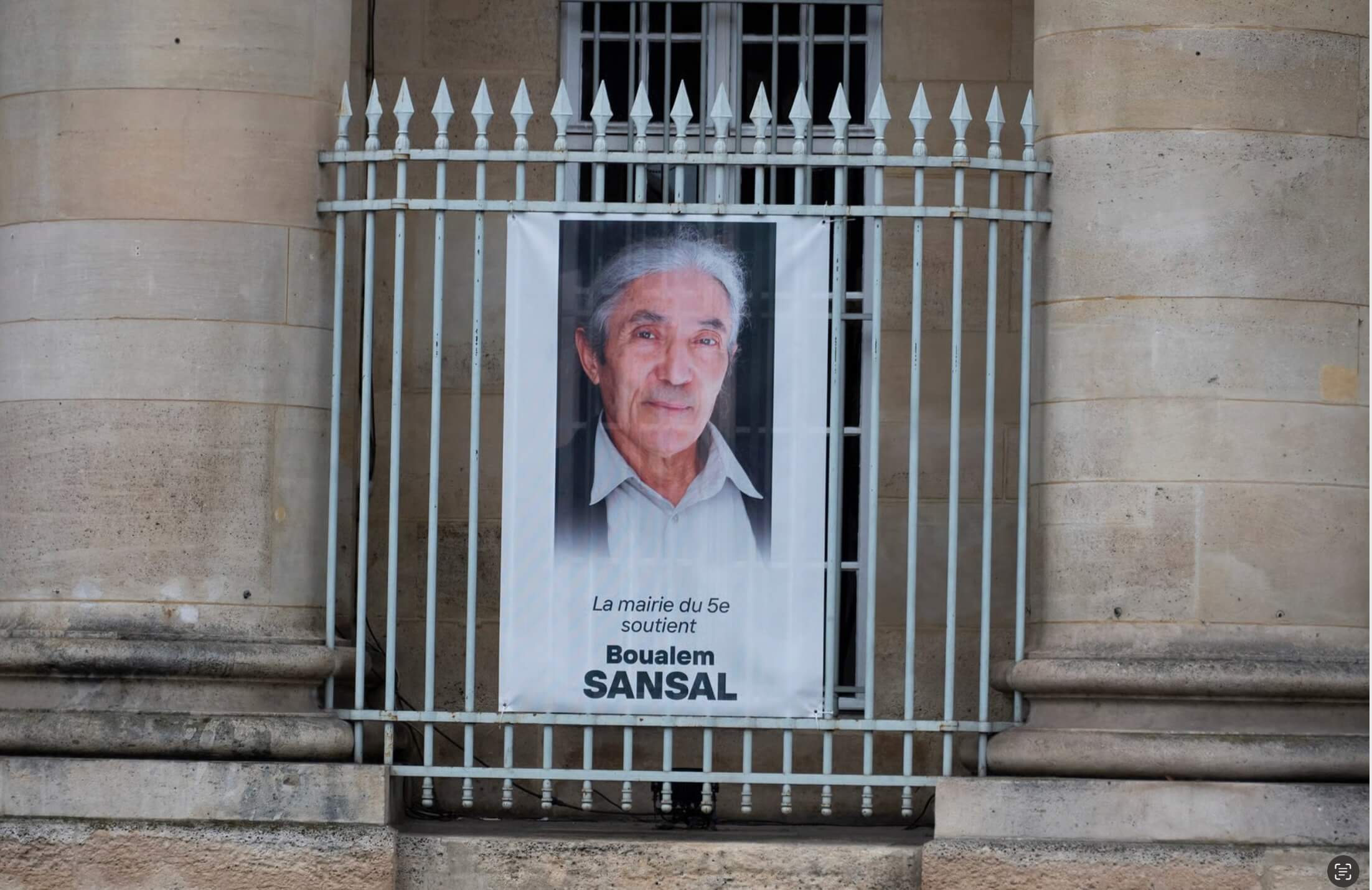 بوعلام صنصال.. الكاتب السبعيني الذي تنطفئ حياته تدريجيا في سجون الجزائر لأنه تطرق إلى تاريخ لا يُحب النظام سماعه