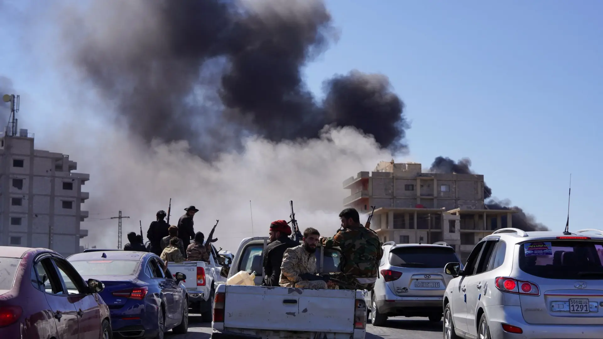 الجيش الإسرائيلي يقصف دمشق ويحذر السلطات السورية من "التعرض للدروز"