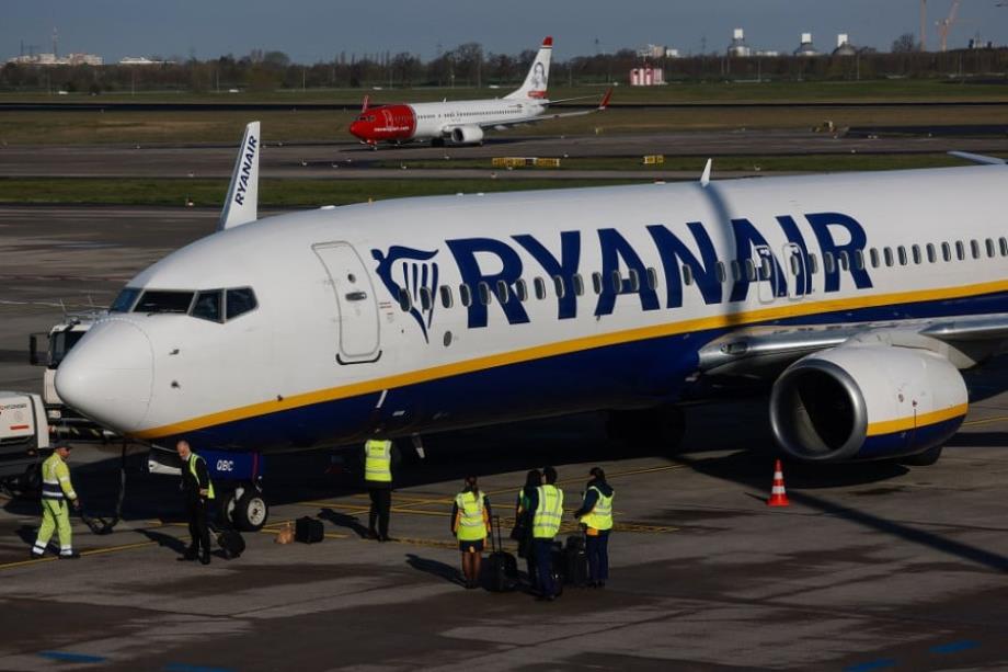  إسبانيا: عدة إصابات خلال إخلاء طائرة لـ Ryanair إثر إنذار خاطئ بحريق 