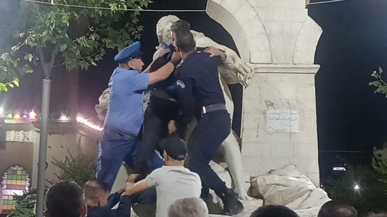 الجزائر: عشر سنوات سجنا لمحطم تمثال "عين الفوارة" في حكم غير مسبوق