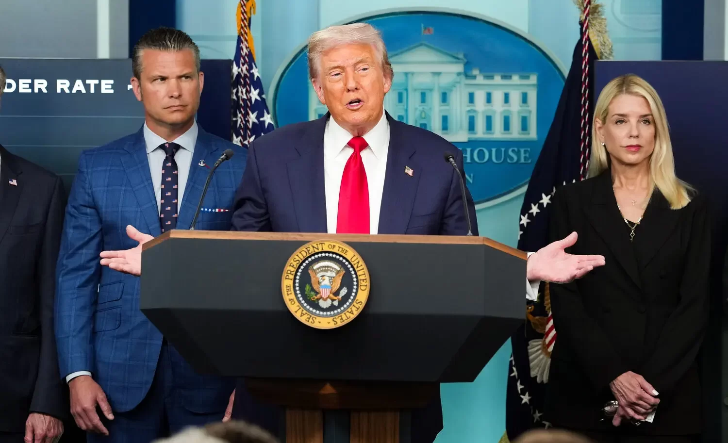 ترامب يعلن نشر عناصر الجيش في العاصمة واشنطن لمكافحة الجريمة "الخارجة عن السيطرة"