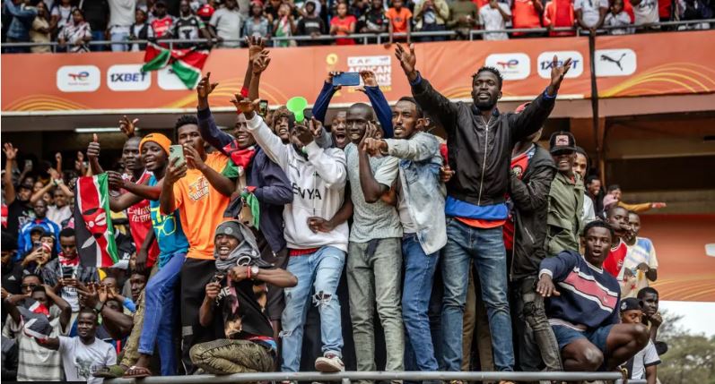  الكاف يوجّه تحذيرا صارما لكينيا بعد خروقات أمنية في ملعب كاساراني خلال مواجهة المغرب 