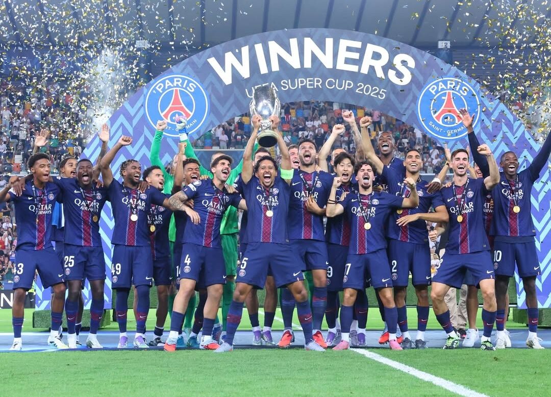  أشرف حكيمي يتوج رفقة باريس سان جرمان بكأس السوبر الأوروبية على حساب توتنهام 