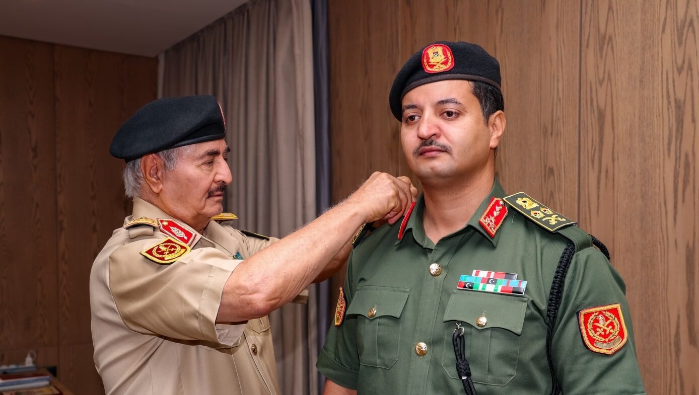 تعيين صدام نائبا وخالد رئيسا للأركان.. هل يعيد خليفة حفتر إنتاج نسخة جديدة من "الجماهيرية" على خطى القذافي بوجوه وأدوات جديدة؟