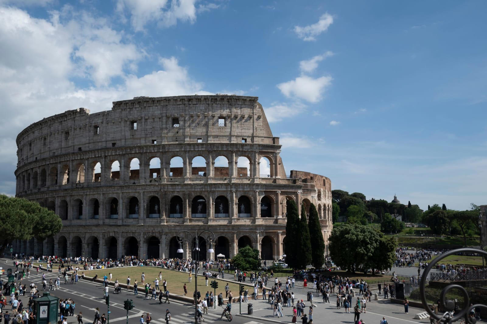 إيطاليا: وفاة مرشدة سياحية أثناء جولة بمسرح الكولوسيوم بسبب موجة حر خانقة في روما