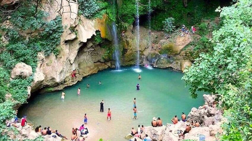 "أقشور".. جَنّة من الجمال الطبيعي وعشق السيّاح الباحثين عن حضن الطبيعة الجبلية وبحيرات المياه العذبة