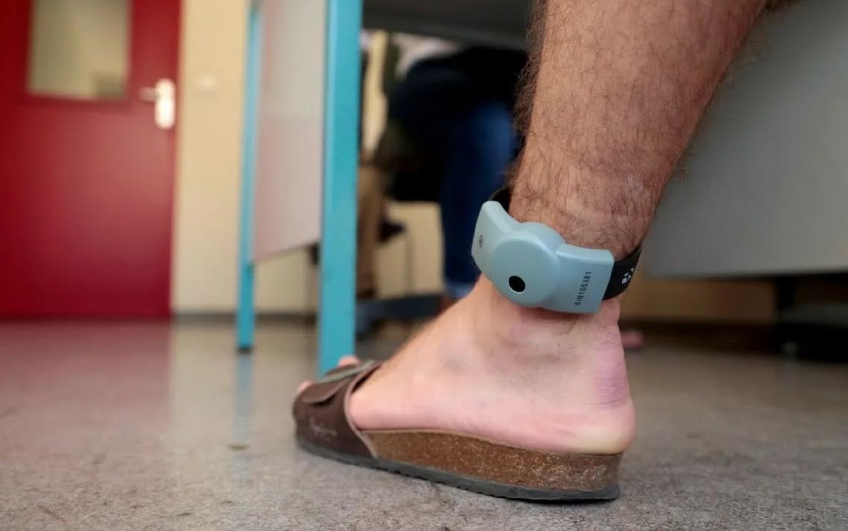  ابتدائية طنجة تٌصدر أول حكم يقضي بتركيب السوار الإلكتروني كبديل عن السجن النافذ 