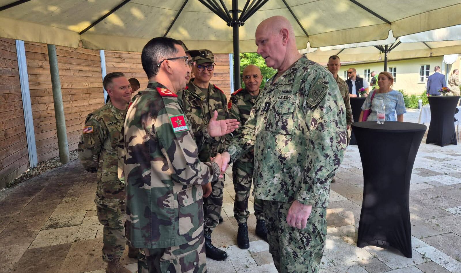  الفريق أول محمد بريظ يمثل القوات المسلحة الملكية في مراسم تسليم قيادة "أفريكوم" بين جنرالين أمريكيين 