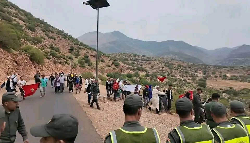 مسيرة جديدة لساكنة إغرضان وتاوريرت نحو ولاية بني ملال تعيد للأذهان احتجاجات أيت بوكماز وتعمّق الجدل حول فشل سياسات تنمية العالم القروي