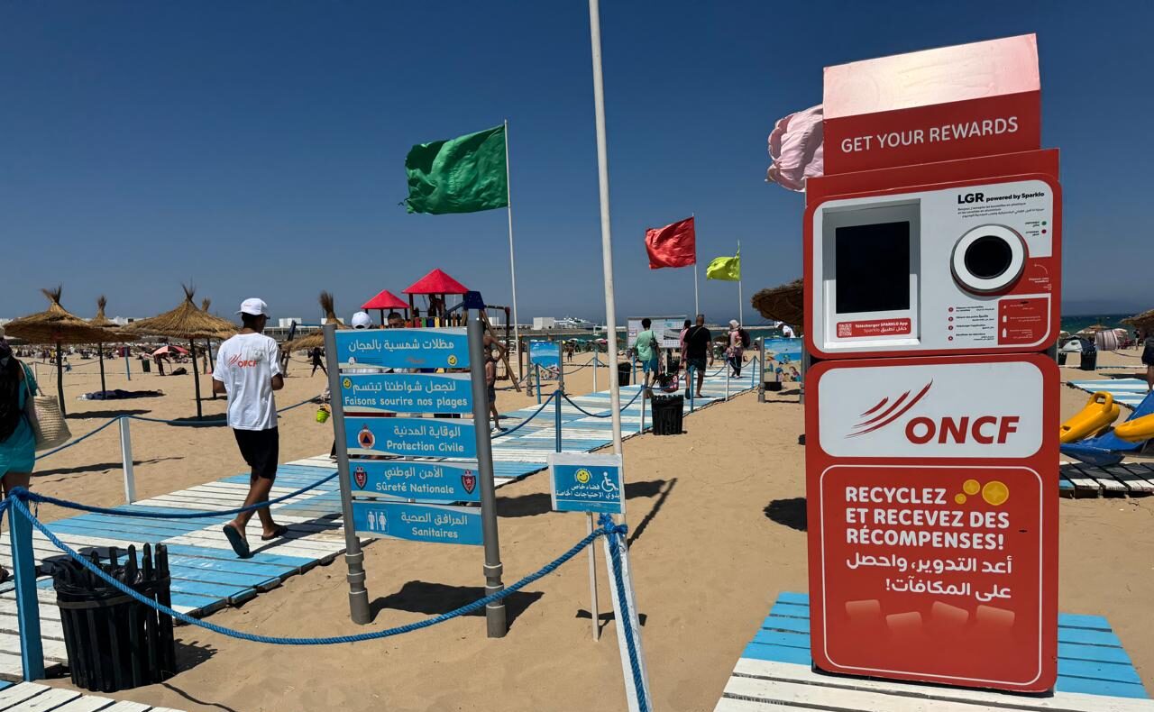 المكتب الوطني للسكك الحديدية يطلق برنامج "بحر بدون بلاستيك" بالشاطئ البلدي لطنجة