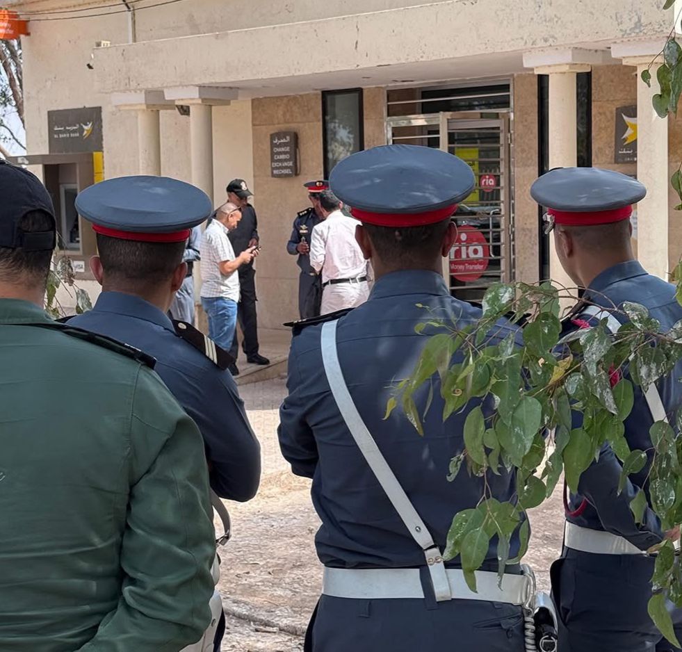  آسفي.. لصوص يخترقون وكالة بريد بنك بجمعة اسحيم عبر حفرة في الجدار ويستولون على مبلغ مالي ضخم  