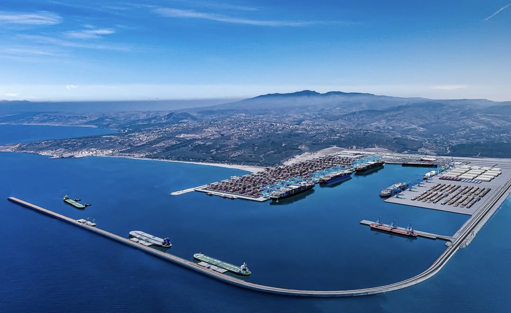  قُدرته على معالجة الحاويات تضاهي نظيره في الجزيرة الخضراء.. التمويل الأوروبي لمشروع "الناظور - غرب المتوسط" يُغضب مسؤولي الموانئ الإسبانية 