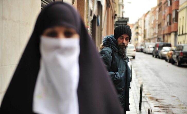 رئيس الحزب الشعبي الإسباني يدعو إلى حظر البرقع والنقاب في الأماكن العامة