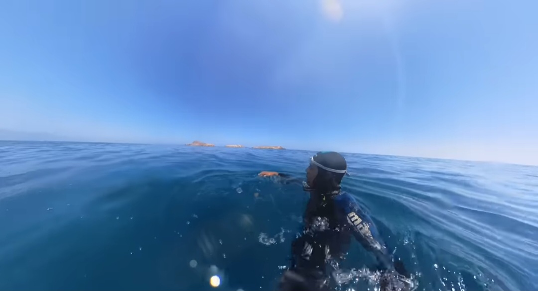 وزارة الدفاع الإسبانية تفتح تحقيقا بعد وصول "يوتوبر" مغربي إلى الجزر الجعفرية وتجوله فيها في غفلة من الجيش