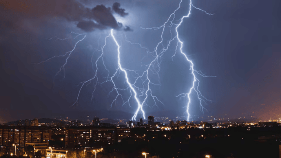  نشرة إنذارية: موجة حر وزخات رعدية مصحوبة بالبر د وبهبات رياح مرتقبة من الثلاثاء إلى الجمعة 