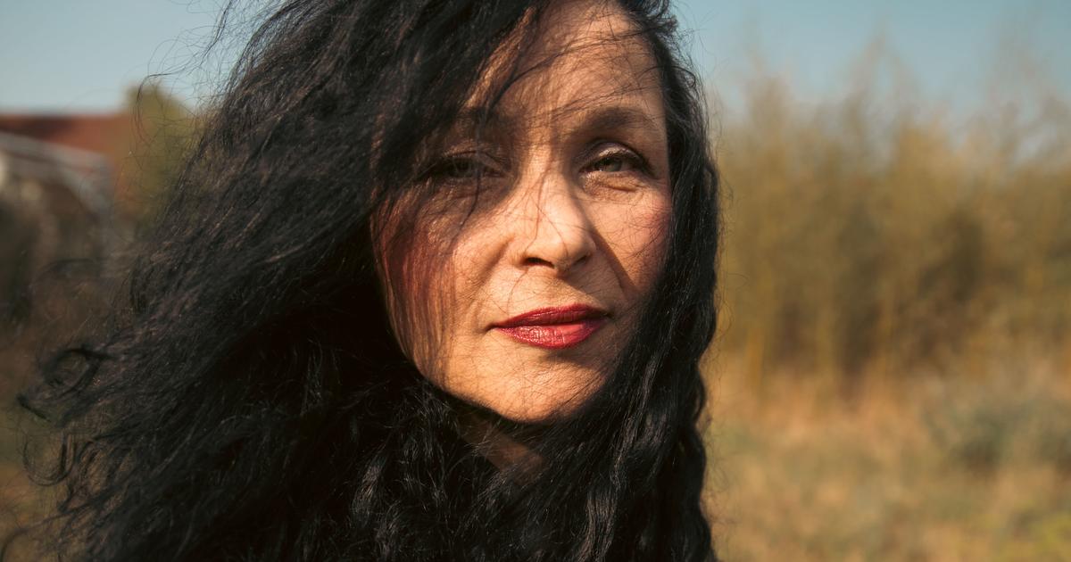 ابنة بوعلام صنصال تصف الحكم على والدها الثمانيني بـ"الإعدام البطيء" في ظل ظروف احتجازه بالجزائر وتدهور صحته