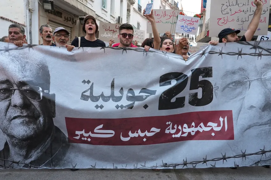 سجن قاض معارض في تونس قبل البت في طعن على حكم ضده