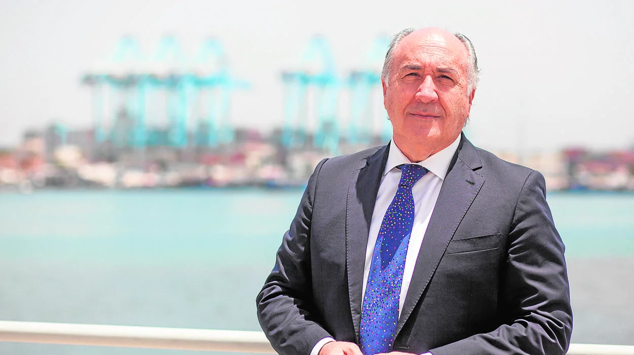  عمدة الجزيرة الخضراء: تغيير الولايات المتحدة مسار السفن التجارية نحو طنجة المتوسط يرجع إلى "قرارات خاطئة" من وزارة الخارجية 