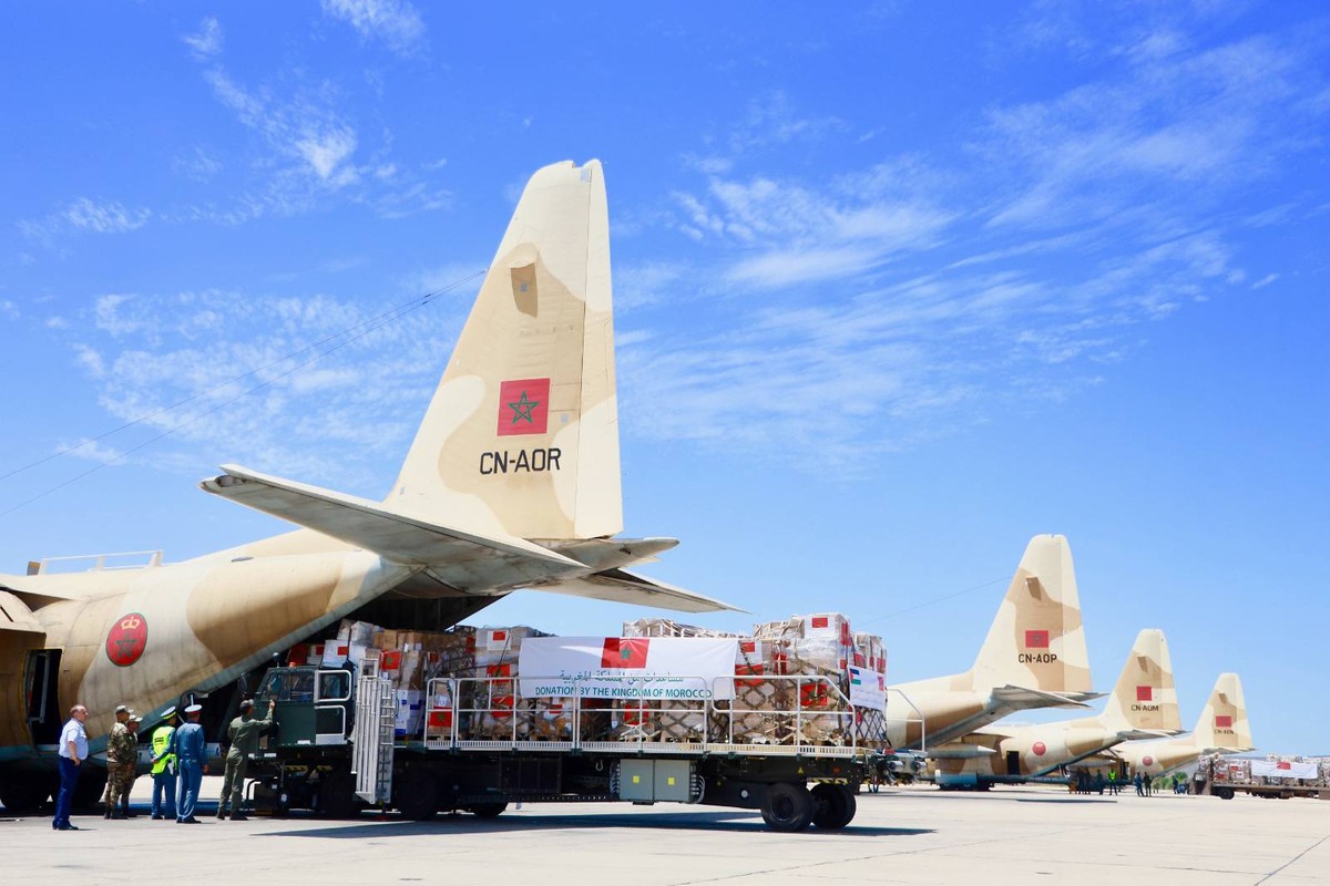  الملك محمد السادس يأمر بإسال 100 طن بشكل عاجل من المساعدات الغذائية والأدوية إلى سكان قطاع غزة 