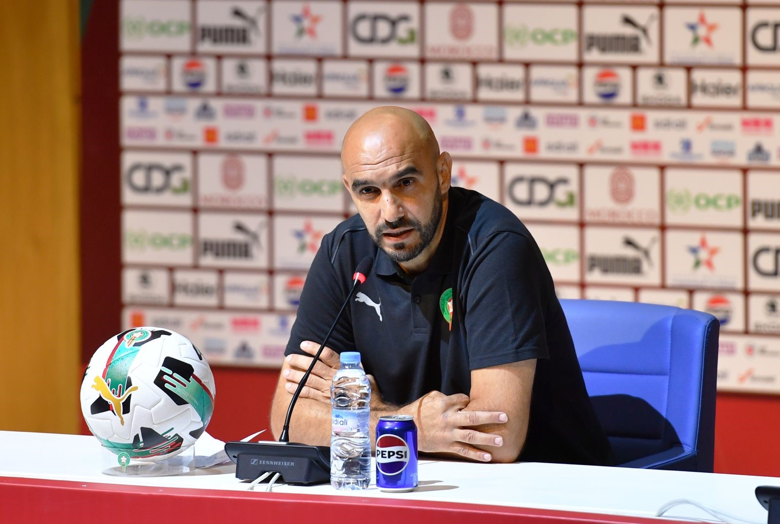 الركراكي يكشف عن قائمة المنتخب المغربي لمواجهة النيجر.. والعيناوي والحرار ضمن الحاضرين