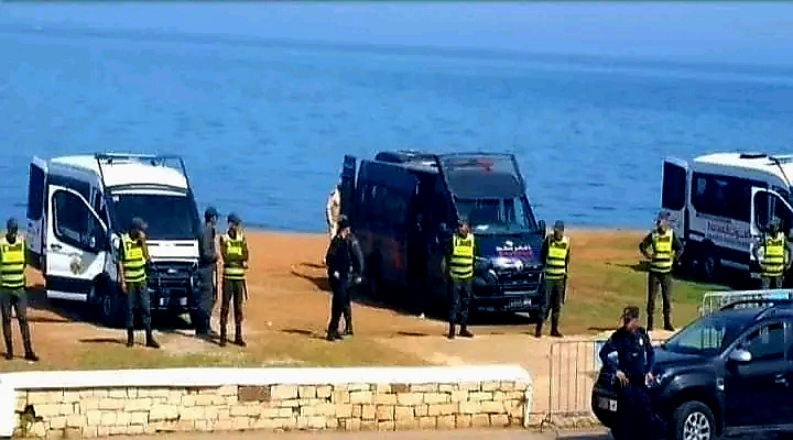 السلطات المغربية تعزز حضورها الأمني بالفنيدق وتنسق مع إسبانيا لاحتواء موجة من محاولات الهجرة السرية المتصاعدة نحو سبتة