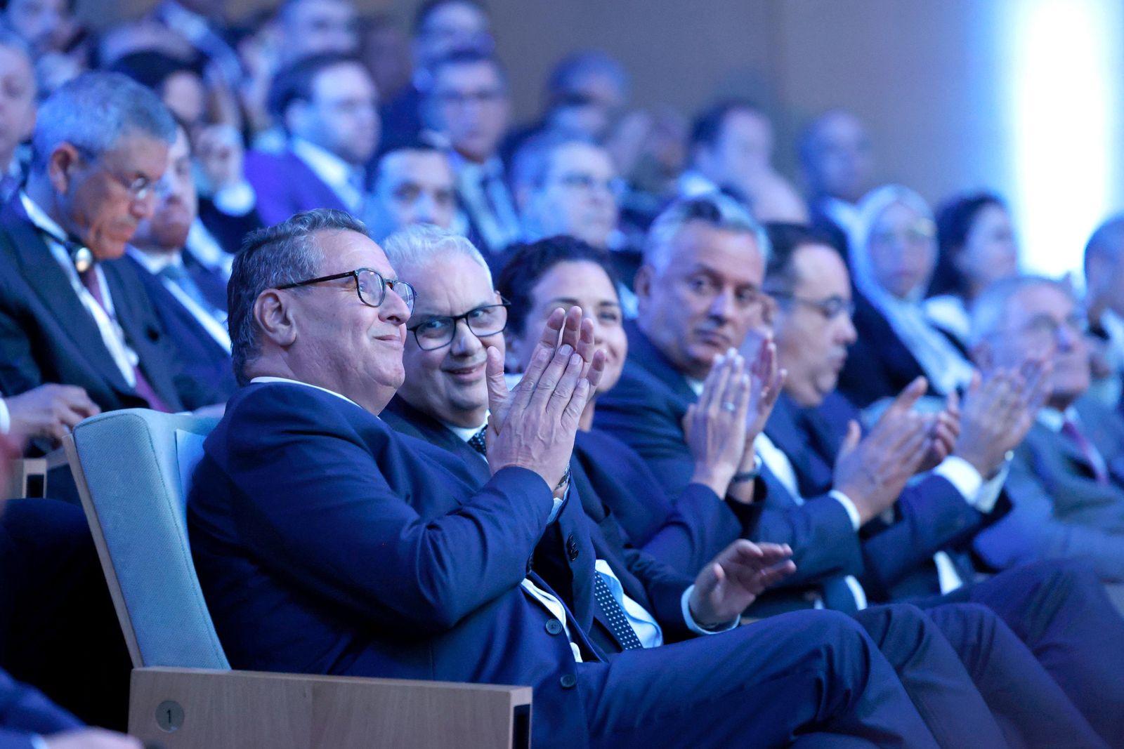 العد العكسي لحكومة أخنوش.. حصيلة مثقلة بالوعود، شارع غاضب، والأحزاب تشهر أسلحتها للظفر بحكومة المونديال وسط تراجع شعبية الأحرار