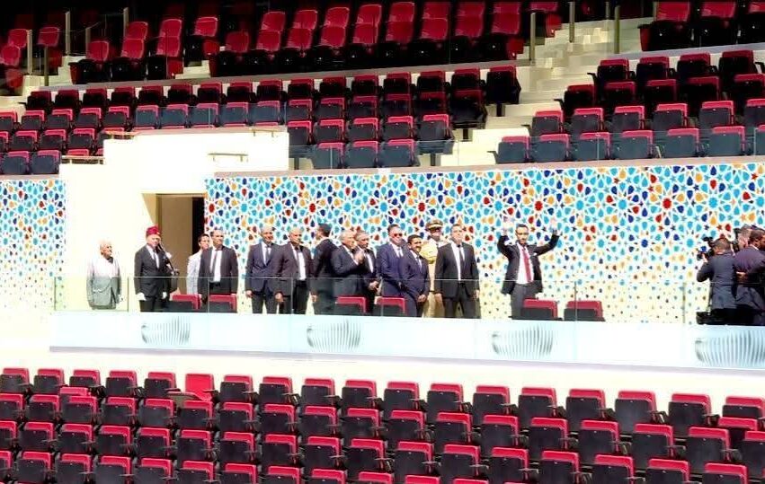  أول ملاعب مونديال 2030 الجاهزة.. ولي العهد يفتتح ملعب "مولاي عبد الله" بالرباط ويلتقي العمال والمهندسين الذين أشرفوا على تشييده 