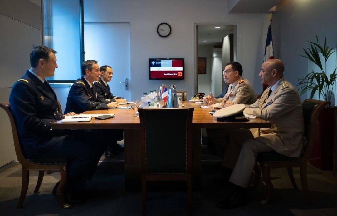 الفريق أول محمد بريظ، المفتش العام للقوات المسلحة الملكية المغربية يجتمع في باريس مع قائد أركان الجيش الفرنسي الجديد