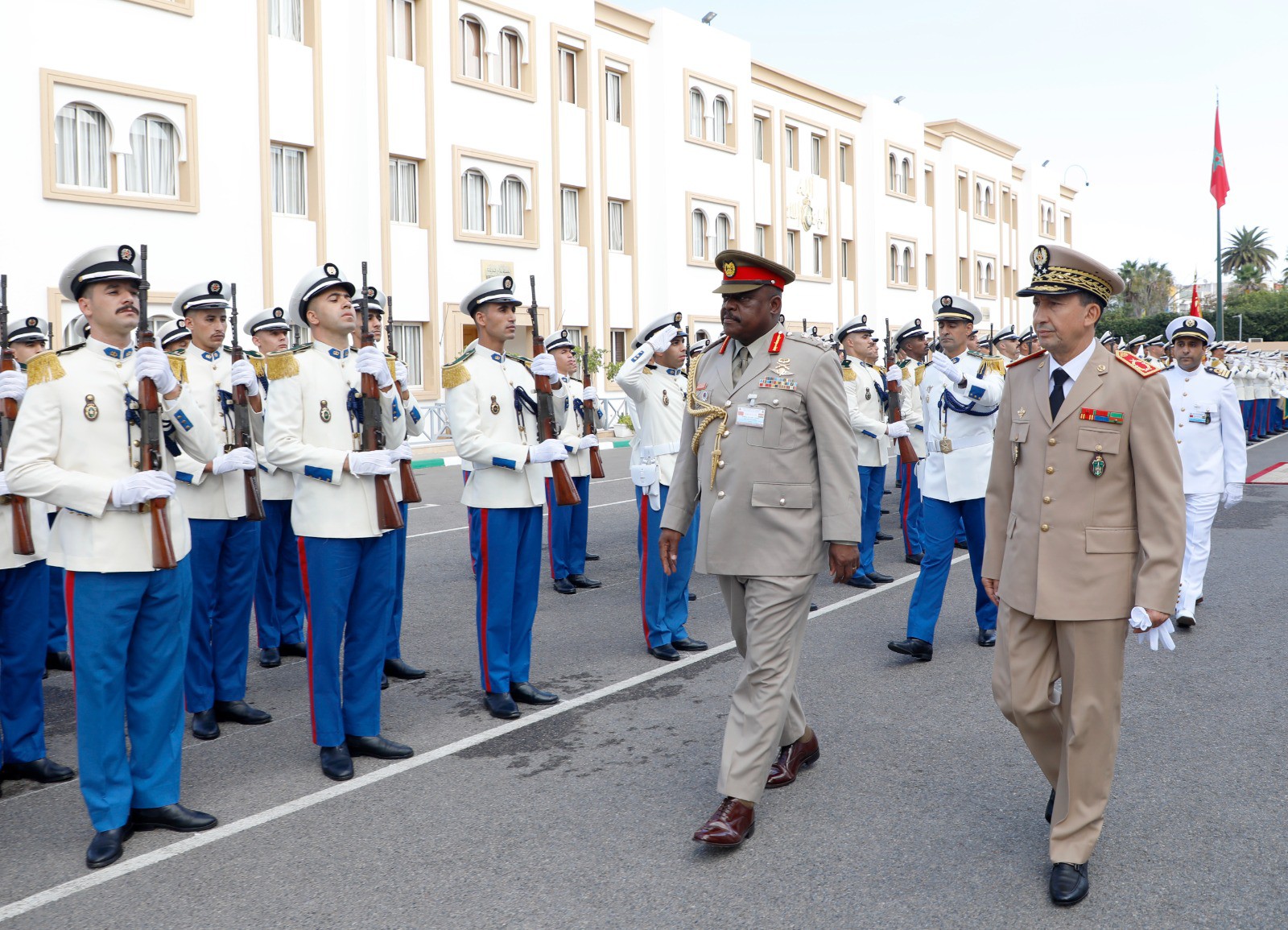  المفتش العام للقوات المسلحة الملكية يجري مباحثات مع رئيس أركان الدفاع الغاني 