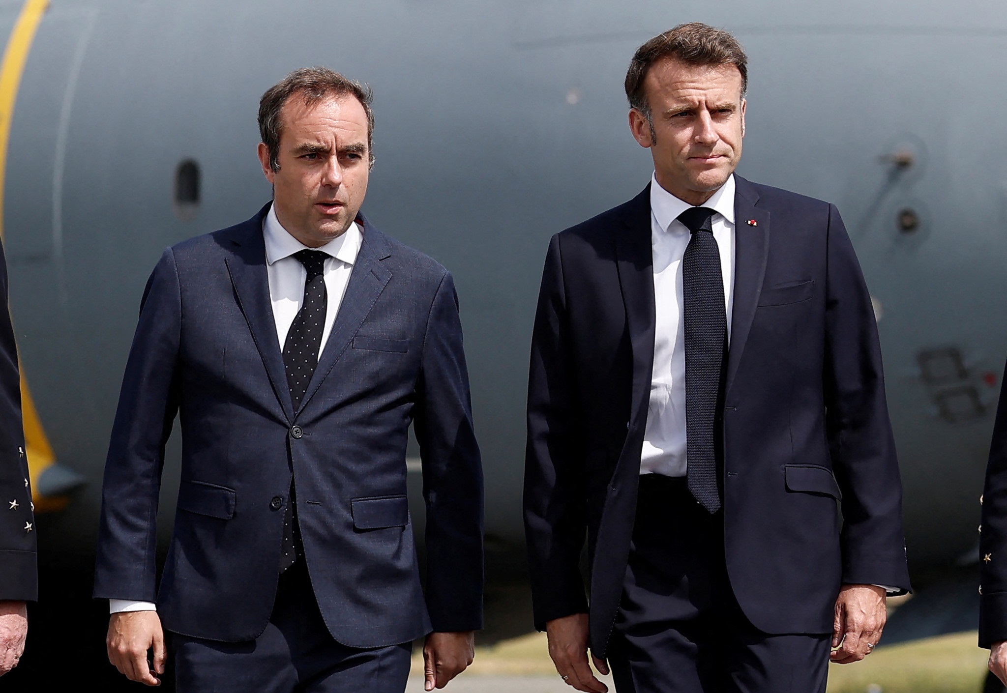  ماكرون يُكلف وزير الجيوش بتشكيل الحكومة الفرنسية الجديدة 