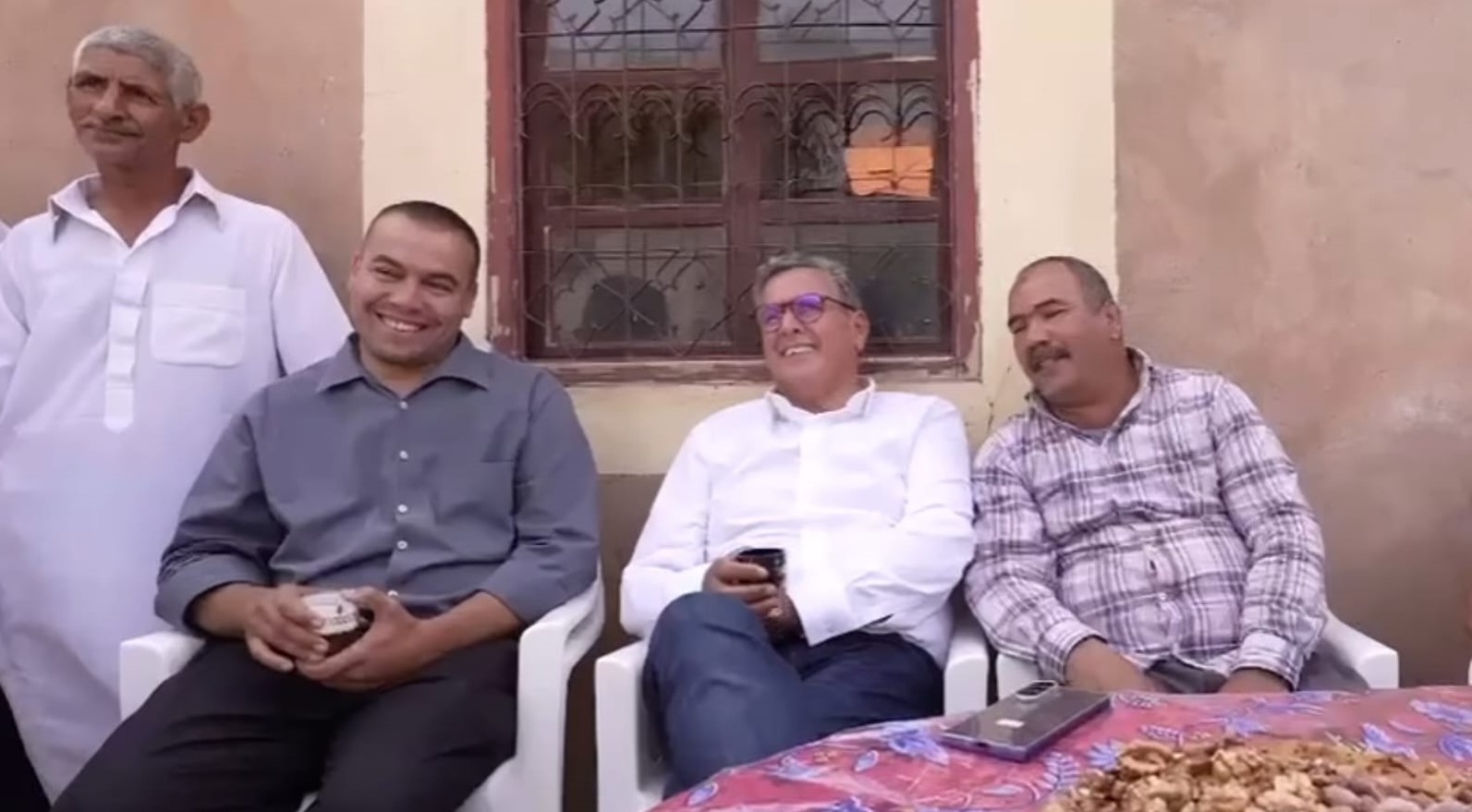 أخنوش يُحول مأساة الحوز إلى ورقة انتخابية.. ماكينة الدعاية الضخمة التي "هشَّمت" صورة صاحبها بسبب افتقارها لـ"تِرس" المصداقية