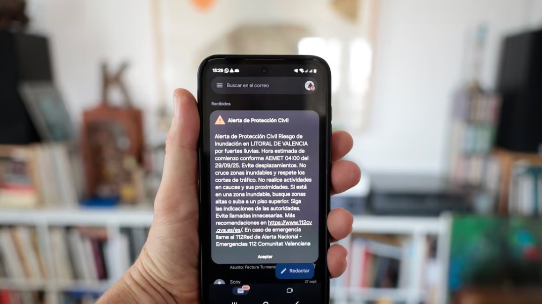 إسبانيا.. تفعيل "الإنذار الأحمر" بمنطقة فالنسيا جراء الأمطار الغزيرة