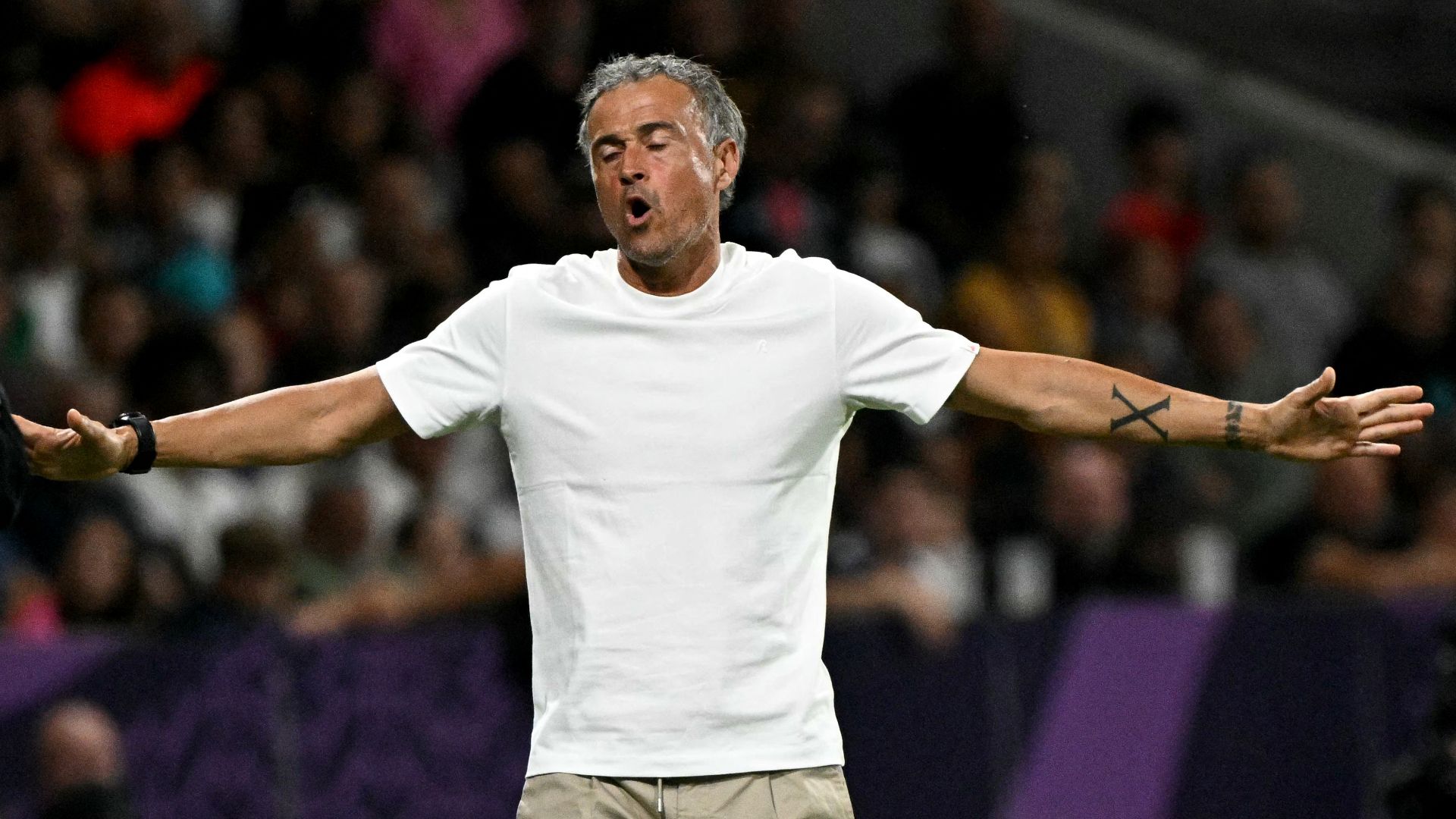  لويس إنريكي يتعرض لكسر إثر حادث دراجة هوائية 