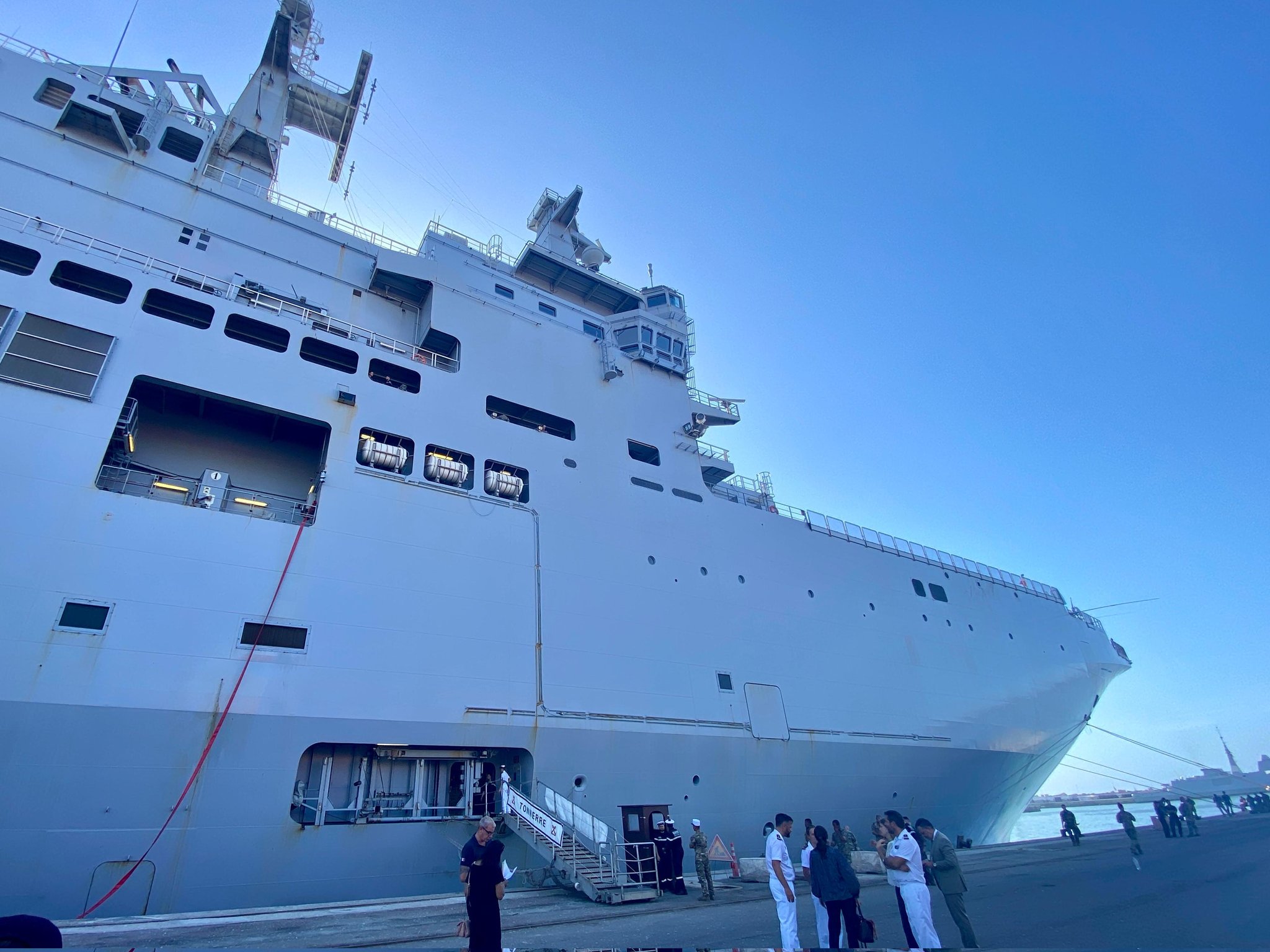  استقبال رسمي لحاملة المروحيات الفرنسية "تونير" عند رسوها بميناء الدار البيضاء 