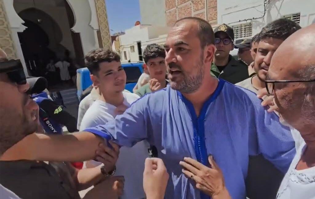  مندوبية السجون تمنح ناصر الزفزافي ترخيصا استثنائيا لحضور جنازة والده بالحسيمة 