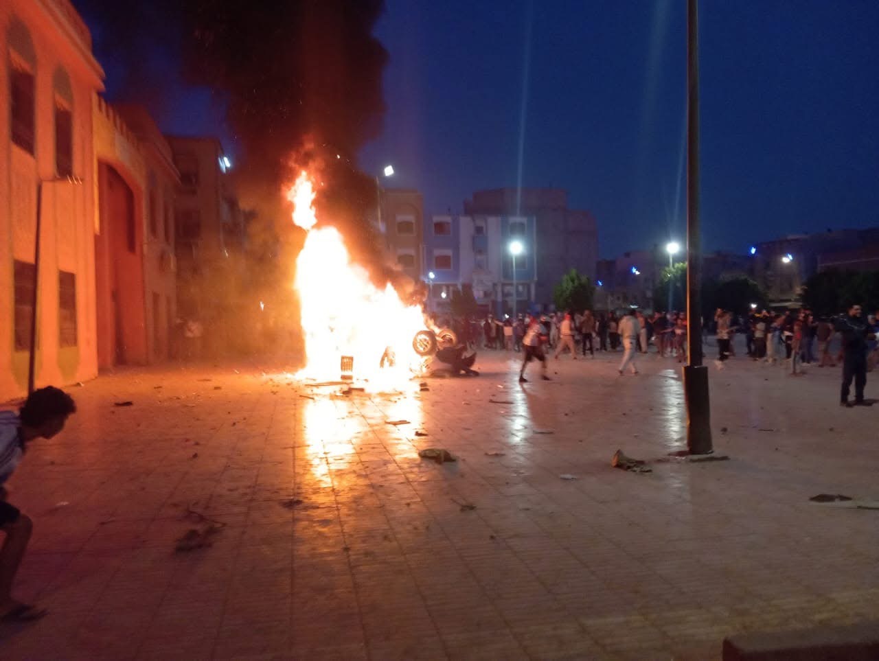  من شعارات الصحة والتعليم إلى فوضى تكسير الممتلكات وحرق سيارات الأمن.. مظاهرات "جيل Z" تخرج عن السيطرة في آيت عميرة وإنزكان 