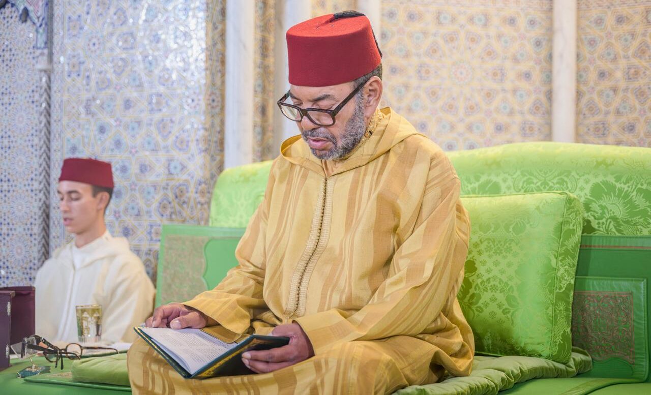 الملك محمد السادس يترأس بمسجد حسان بالرباط حفلا دينيا إحياء لليلة المولد النبوي الشريف