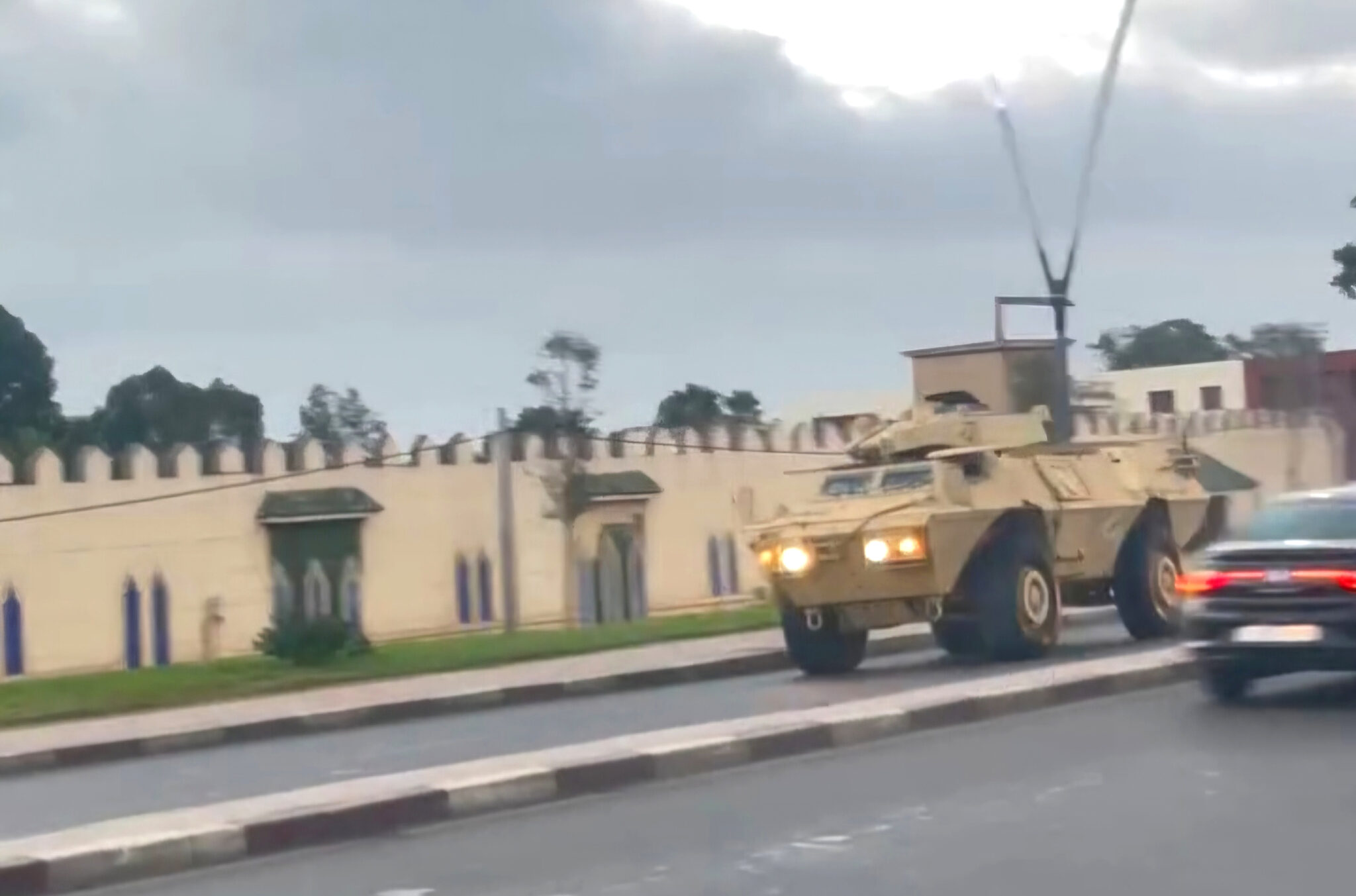 القوات المسلحة الملكية تتسلم دفعات من مركبات مُدرعة أمريكية لتحديث أسطولها البري والدعم للأمن الداخلي