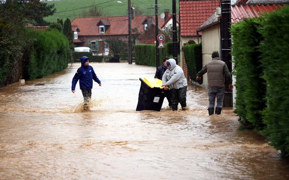  بسبب سوء الأحوال الجوية بفرنسا.. إعلان حالة "الكارثة الطبيعية" في 127 بلدية 