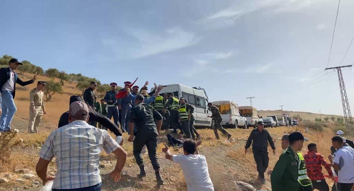  سلطات تاونات تحاول التصدي لمسيرة على الأقدام نحو فاس للمطالبة بالماء ورفع التهميش 