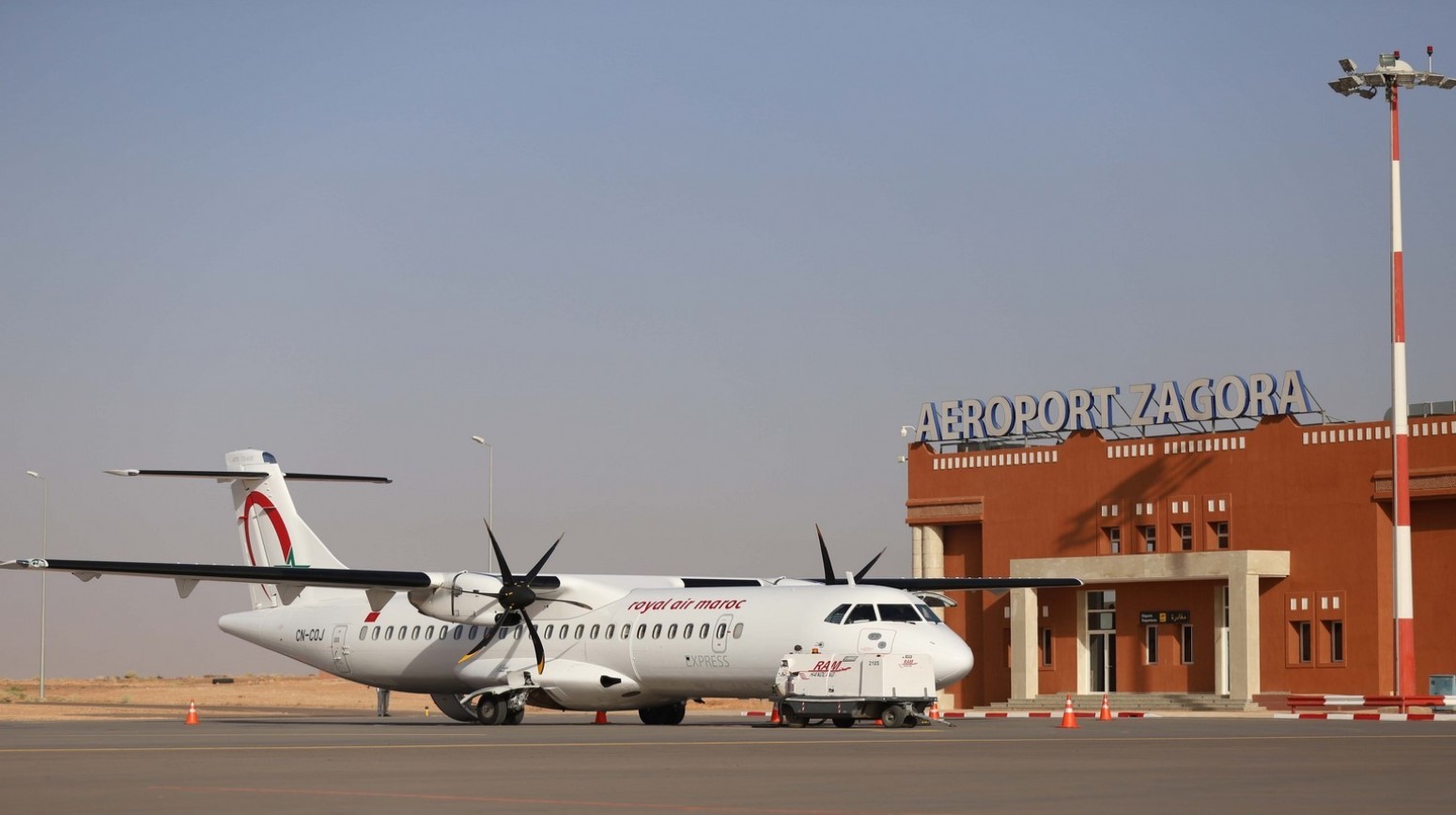 المكتب الوطني للمطارات: حريق مطار زاكورة لم يتسبب في خسائر بشرية ولم يؤثر على الرحلات